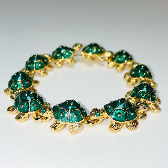 KJL Kenneth Jay Lane Green Enamel Turtle Link Bracelet Gold Tone w/ Box  & Pouch - Picture 2 of 16